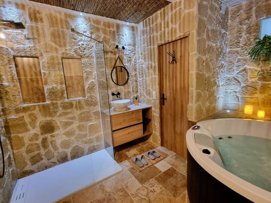 Les Spas De La Mer, Suite & Spa, Love Room, Plein Coeur Du Grau Le Grau-du-Roi Exteriör bild